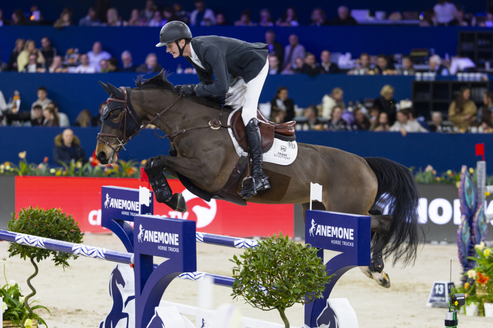 Frank Schuttert (NED) rides on IsisJumping Amsterdam 2026© DigiShots